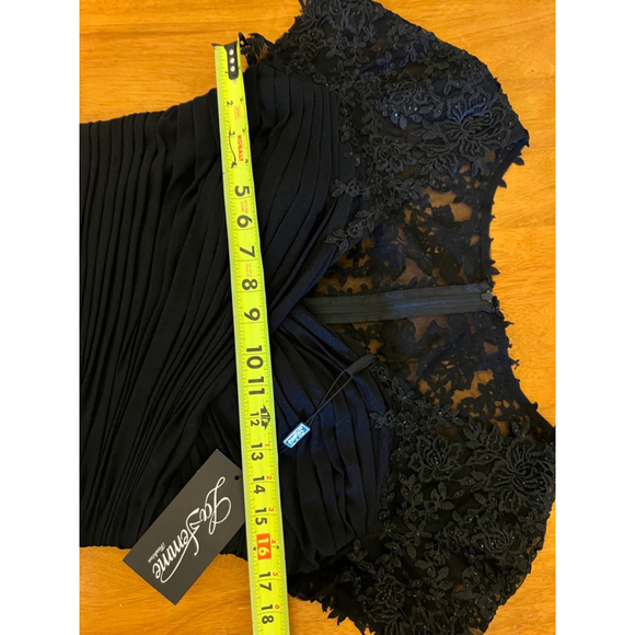 NWT La Femme Gown 29772 Floral
Embroidered Sheath Dress in Black Size 8 - Picture 10 of 11